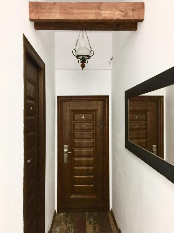 Downtown Hostel Брашов Екстериор снимка