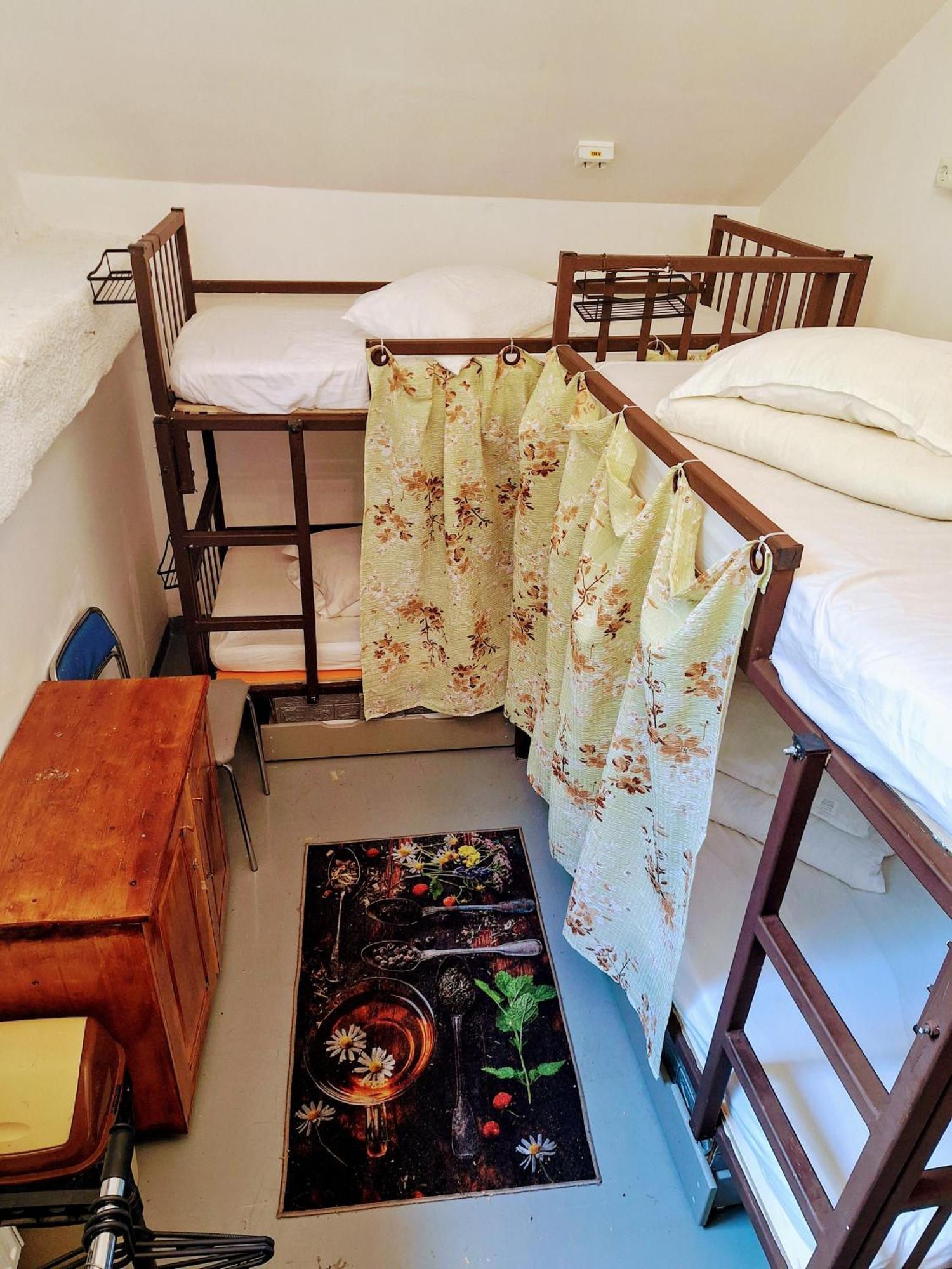 Downtown Hostel Брашов Екстериор снимка