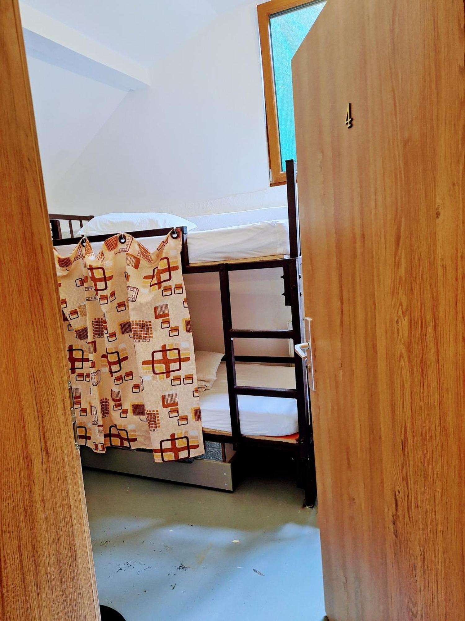 Downtown Hostel Брашов Екстериор снимка