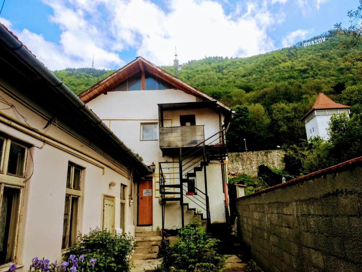 Downtown Hostel Брашов Екстериор снимка
